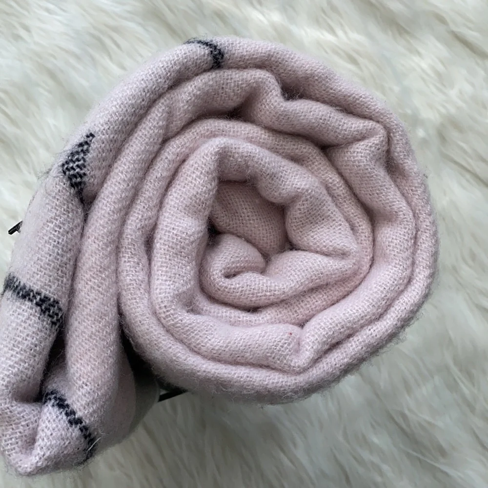 Victoria’s Secret | Fringe Throw Blanket